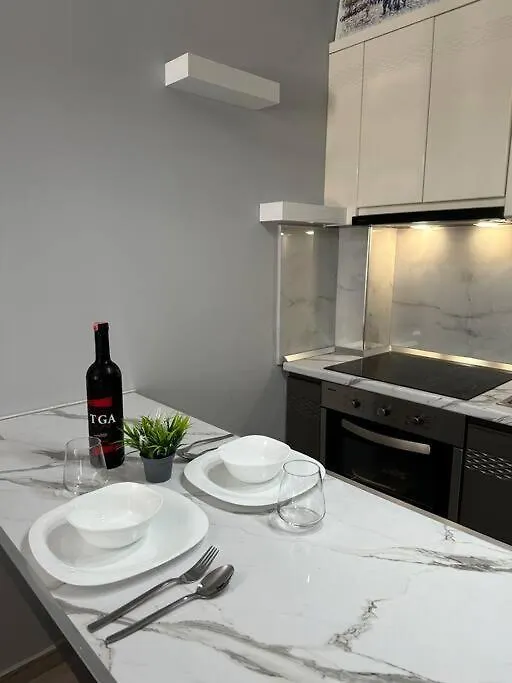 Modern Apartment Near The Beach Golem