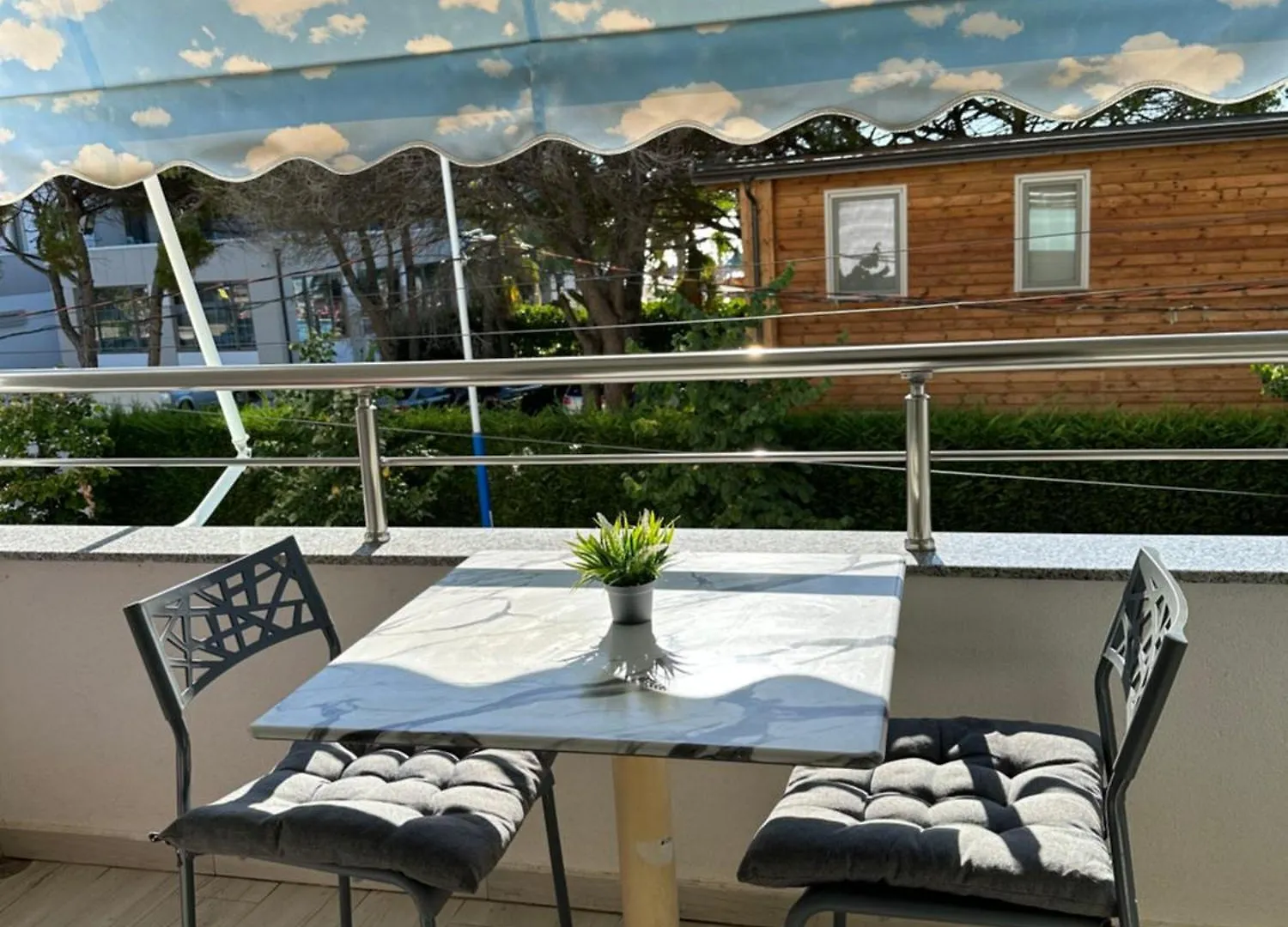 Modern Apartment Near The Beach Golem